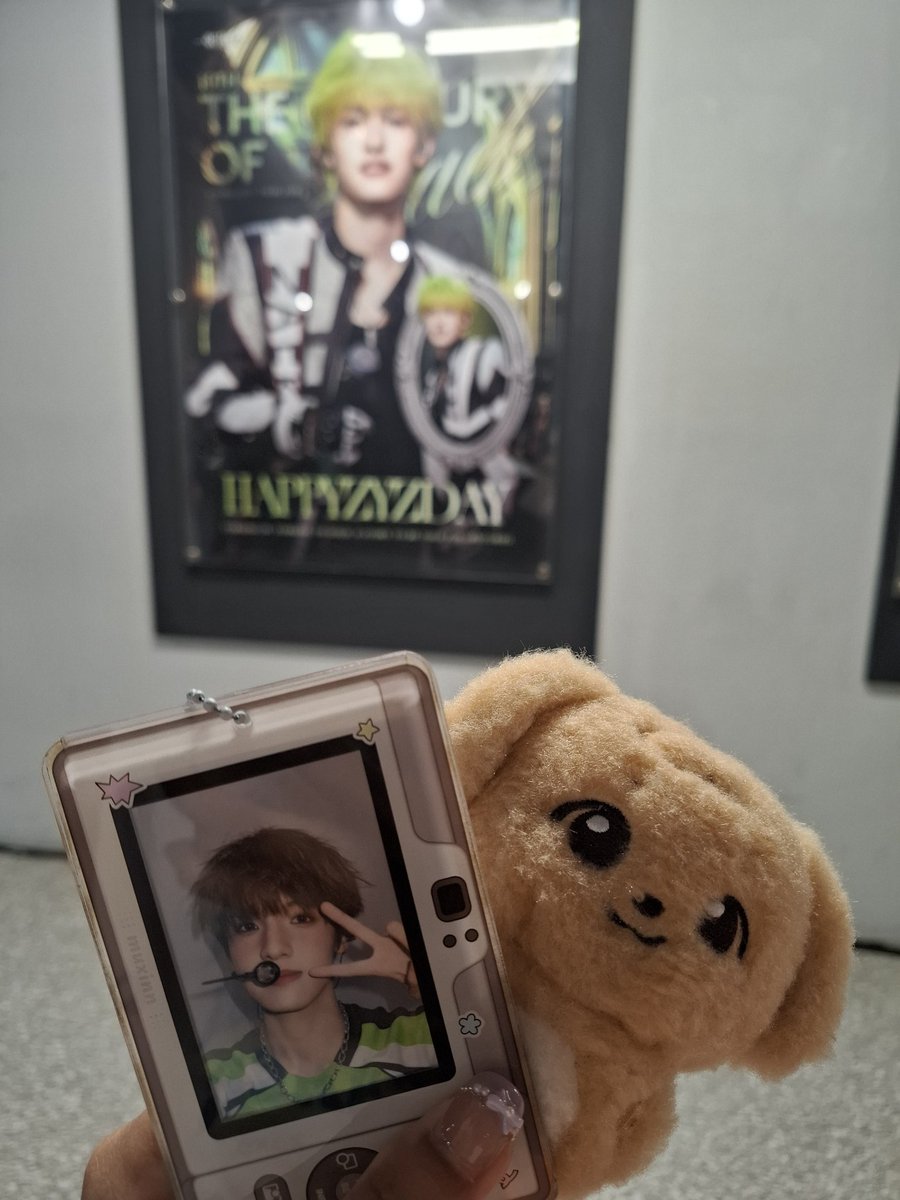 อ่านหนังสือบ้าง ไม่ใช่ซื้อมาสะสม 📖 tweet media