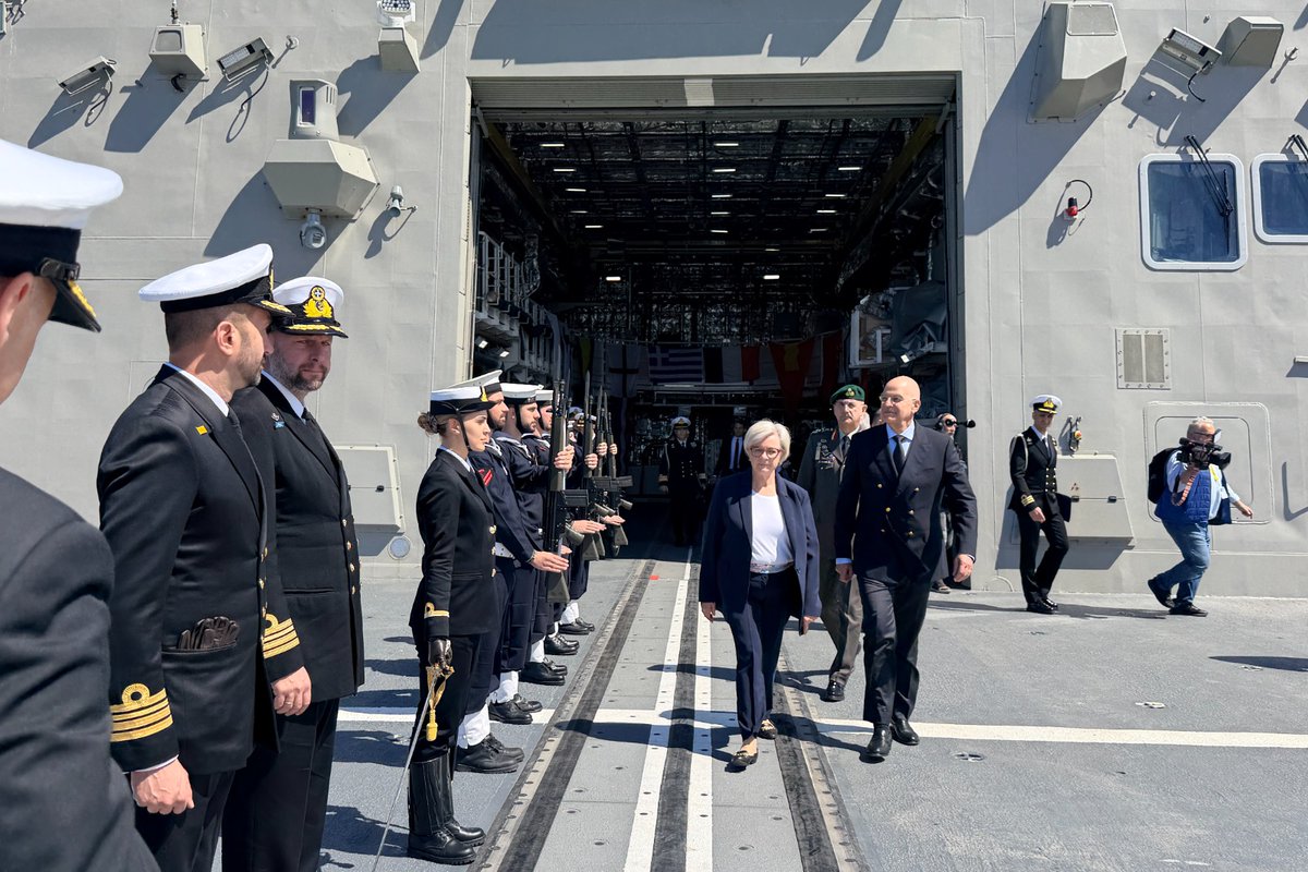 NikosDendias's tweet image. Πραγματοποίησα διμερή συνάντηση με τη Γαλλίδα ομόλογό μου Catherine Vautrin @CaVautrin επι της Φρεγάτας ΚΙΜΩΝ. Συζητήσαμε τρόπους περαιτέρω σύσφιξης των άριστων αμυντικών μας διμερών σχέσεων σε ένα περιβάλλον καθημερινών προκλήσεων ασφάλειας.

#Greece #France #defense