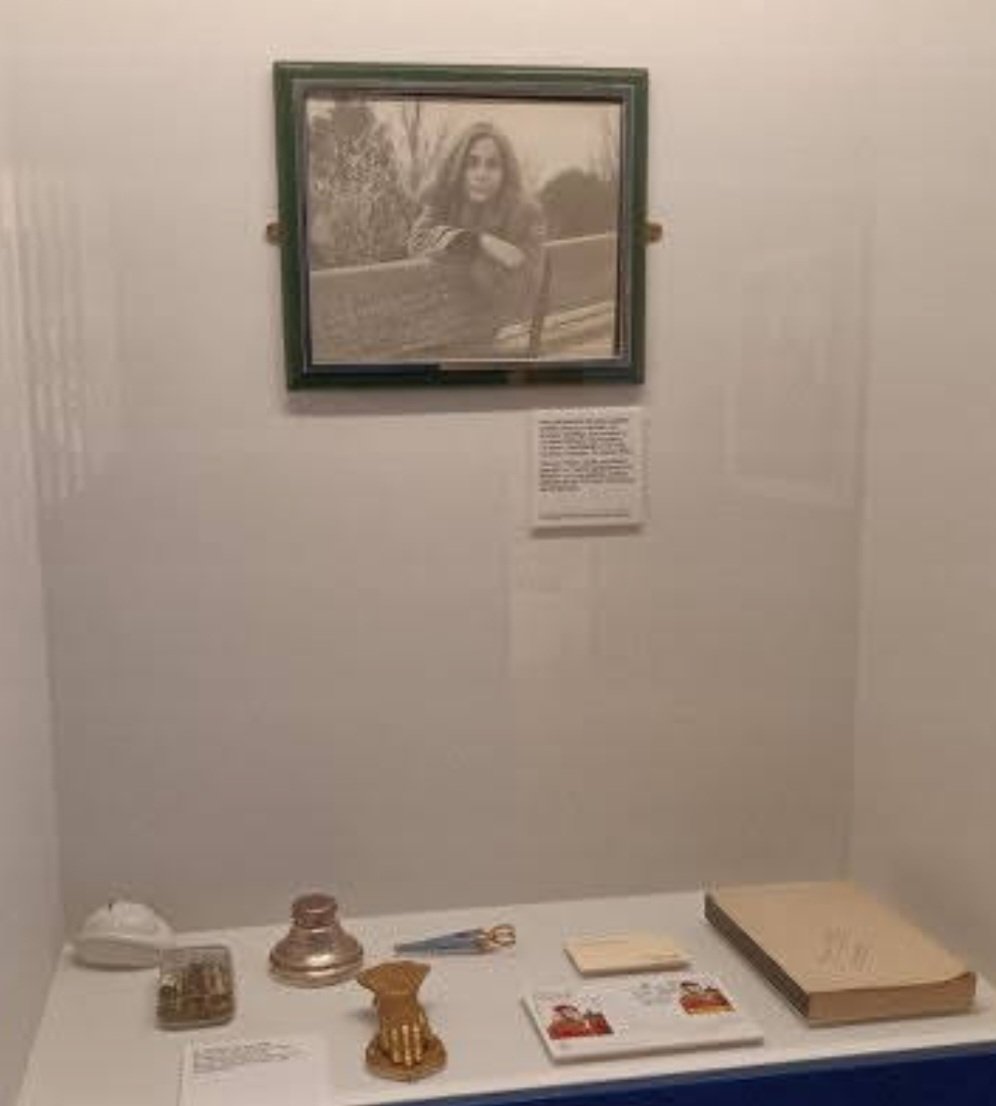 ConocerMD's tweet photo. Carmen Martín Gaite. Un paradigma de mujer de letras.
Se puede ver la exposición hasta  el 17 mayo en la #BibliotecaNacionalDeEspaña
Sala Recoletos
Paseo de Recoletos, 20
#Madrid #España #cultura
👉https://t.co/Yo1EmOzKaq
@lomejordemadrid 
@BNE_biblioteca @LibrosCMadrid https://t.co/EBz9nW4MTe