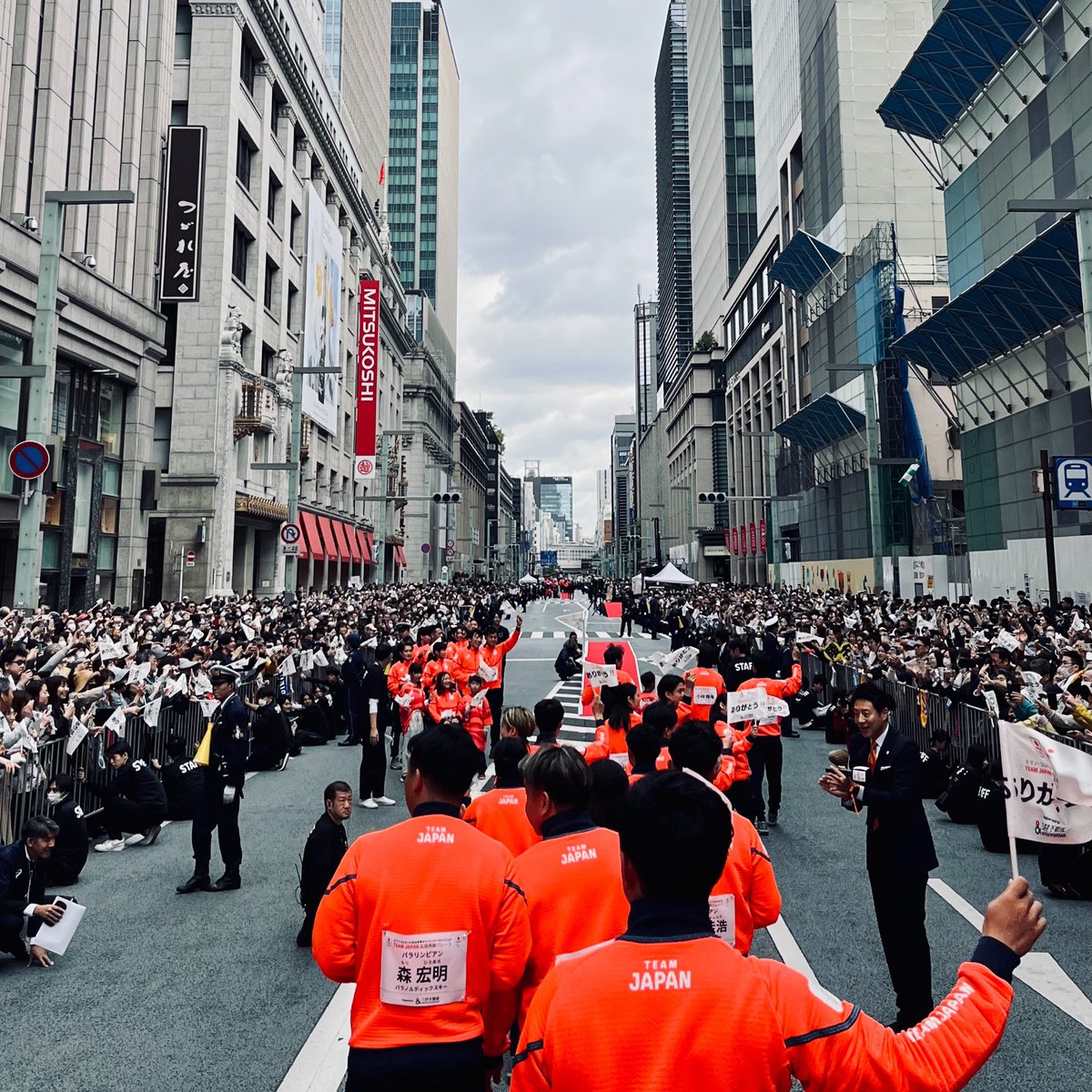 沢山の方に応援してもらっていたんだと改めて感じられるパレードでした。
これからもこんな盛大なパレードを開催してもらえるような、強いTEAM JAPANであり続けて欲しいなと思いました🎌

<a href="/TeamJapan/">TEAM JAPAN</a> 
#TEAMJAPAN
#ともに一歩踏み出す勇気を 
#IPPO