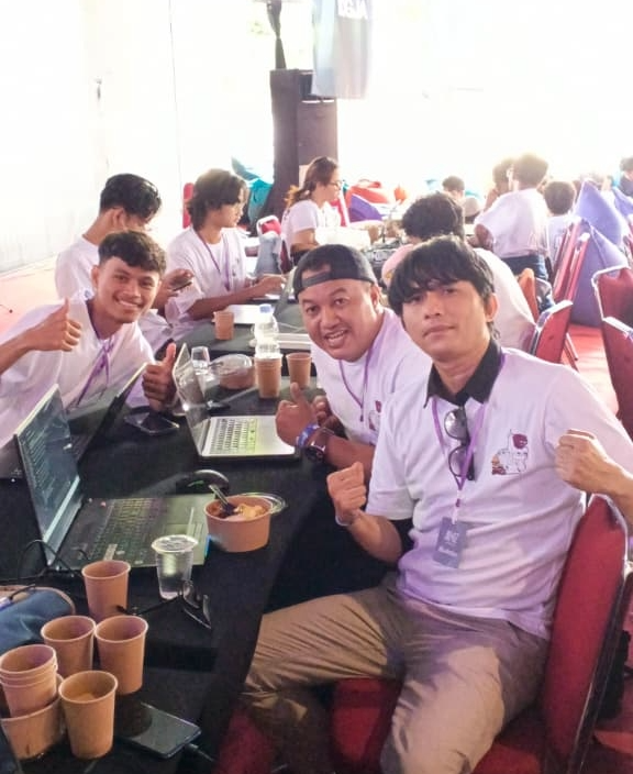 Yourlifefour's tweet photo. TodayBuidling ARMON. Arisan on @monad 
Fast, secure, and decentralized. 🟣
@Ozan_OnChain &amp; bang edwin🔥
Live from Monad Blitz Jogja 2026! 🚀
@Ozan_OnChain &amp; bang edwin🔥

@geeky_kartikey @devweb3jogja @monad @Monad_APAC @monad_dev 
#monadblitz #monad https://t.co/Jfu0CYh4kV