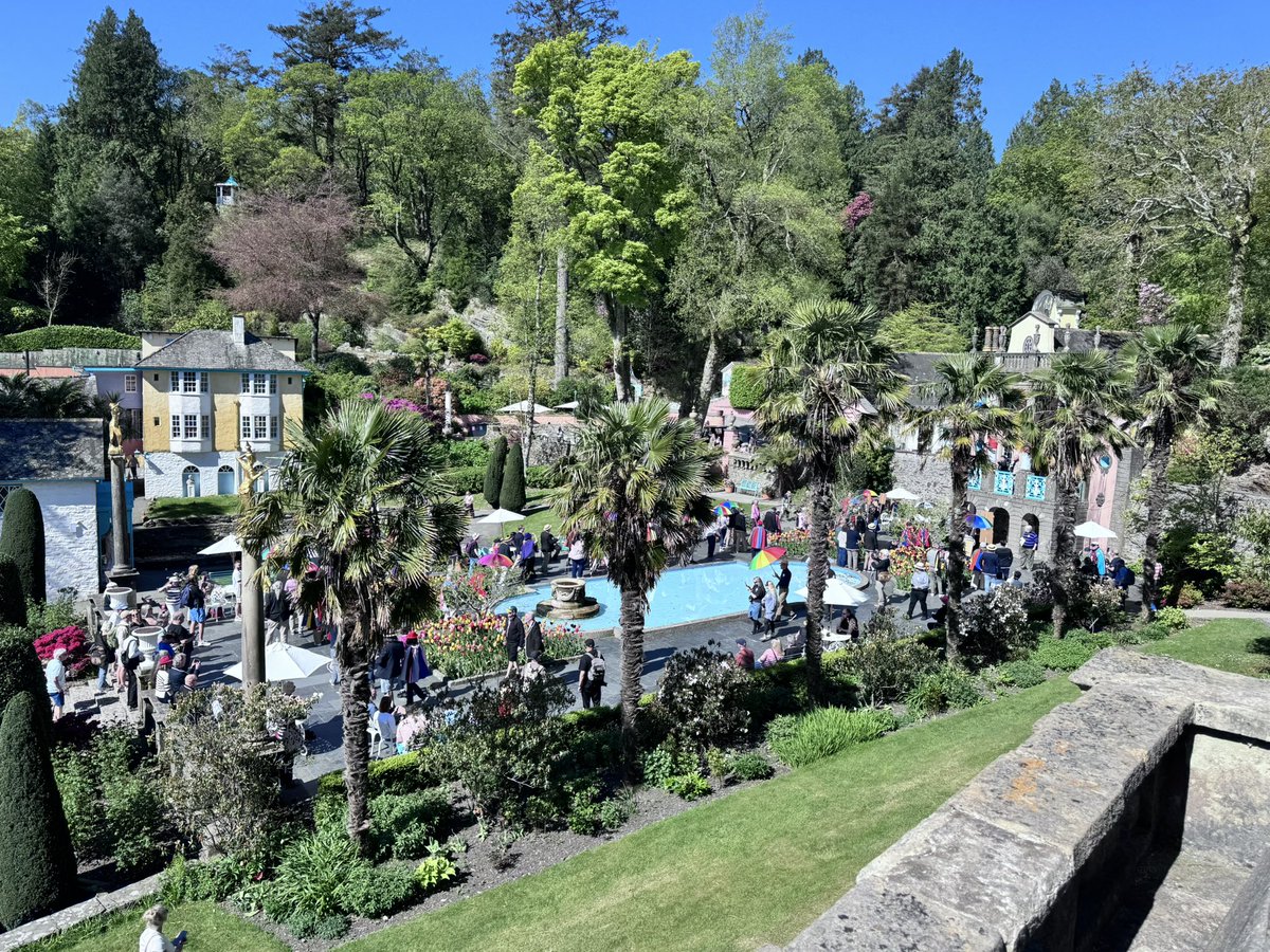 freeforallpod's tweet photo. The election parade. Six for Two! #portmeiricon #portmeirion #sixofone #theprisoner https://t.co/cbC2rtx8EJ