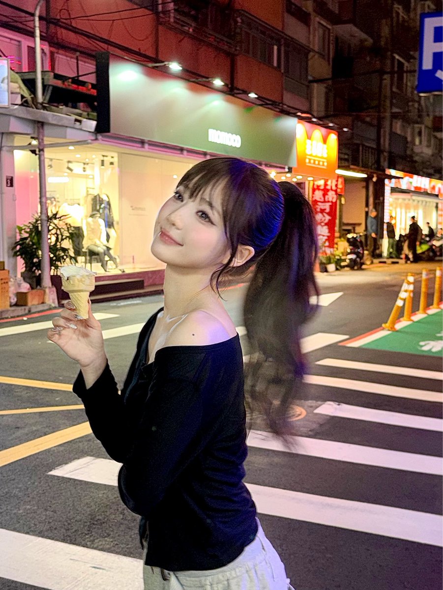 whiteAngell0009's tweet photo. 韓国一重美女強し、可愛いと綺麗の塩梅がちょうど良くって好き顔すぎる… https://t.co/Bd7TsWbiXy