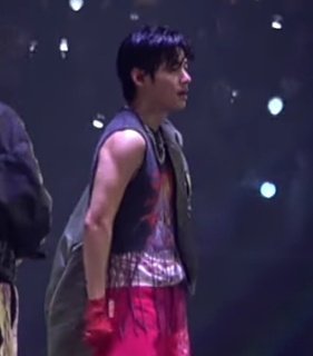 l0SBt's tweet photo. Was watching a Taehyung 'Body to body' fancam and then this happened https://t.co/CCKUcXWd7j