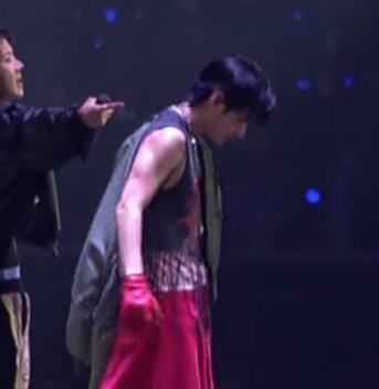 l0SBt's tweet photo. Was watching a Taehyung 'Body to body' fancam and then this happened https://t.co/CCKUcXWd7j