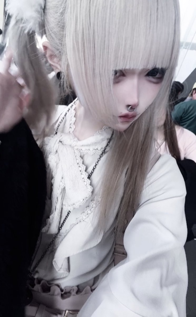 くもが tweet media