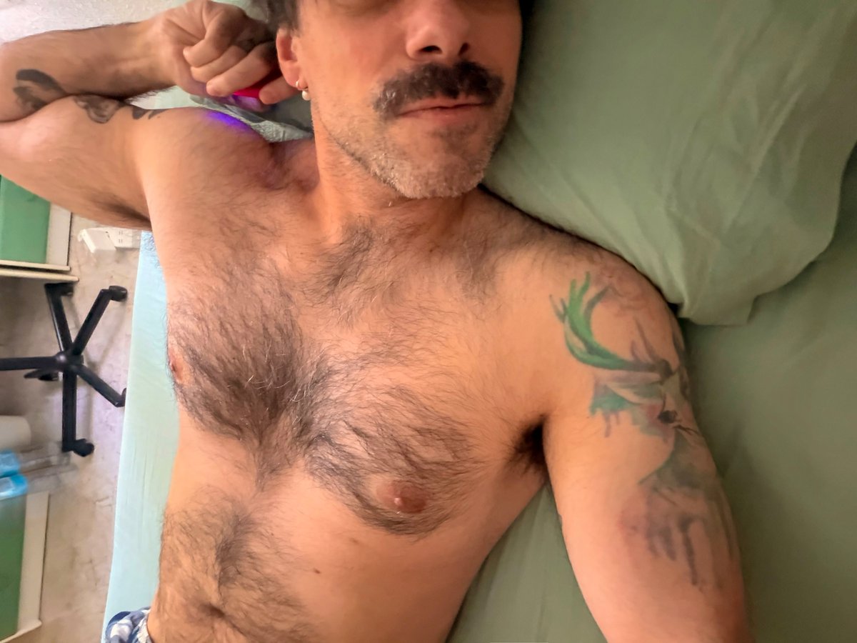 woah_ah_yeah's tweet image. waiting for your mouth #teampeludos #hairypits #collab #onlyfans #furrymuscle #hunk #wolf #hotstuff #hairyguys #hairygay #woof #scruff #grindr #onlyfans #hairyhunks #gaymadrid @hairy_daddys @wis771
@Hairylo55550680 @Hairymag @hairyguysp