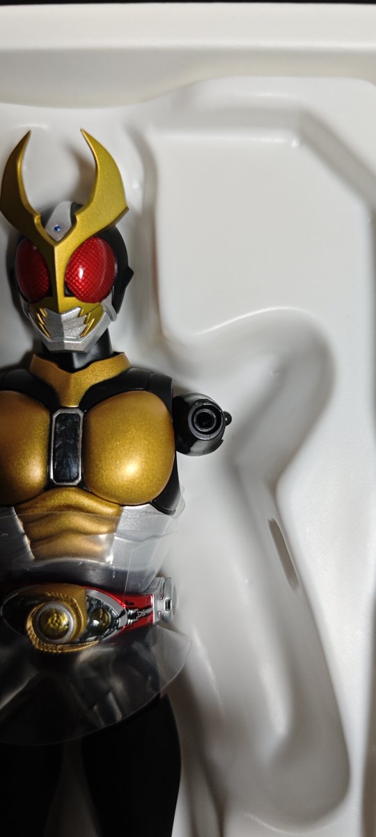 GC_Sein11's tweet photo. 腕の隙間は10年位前の初版レビューでもあったので許容範囲。
トリニティと入れ替え出来るか試したけど無理だった。
※武器の都合上トリニティは八角寄りの丸軸ぽい？
グランドフォーム胴体には接続出来ず。

軸穴いじるのは怖いし逆のトリニティ胴体ベースならグランド腕は付きます。 https://t.co/JD4Mb6hSHJ