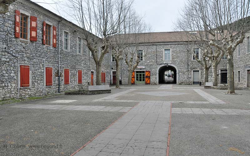 SOEhistory's tweet image. 🆂🅰🅸🅽🆃-🅷🅸🅿🅿🅾🅻🆈🆃🅴-🅳🆄-🅵🅾🆁🆃
He is sent to the camp for British military prisoners at Saint-Hippolyte-du-Fort near Nîmes. He escapes in early June 1941 with the assistance of fellow British officers. #AlbertGuérisse #SaintHippolyteDuFort #WW2 2/3