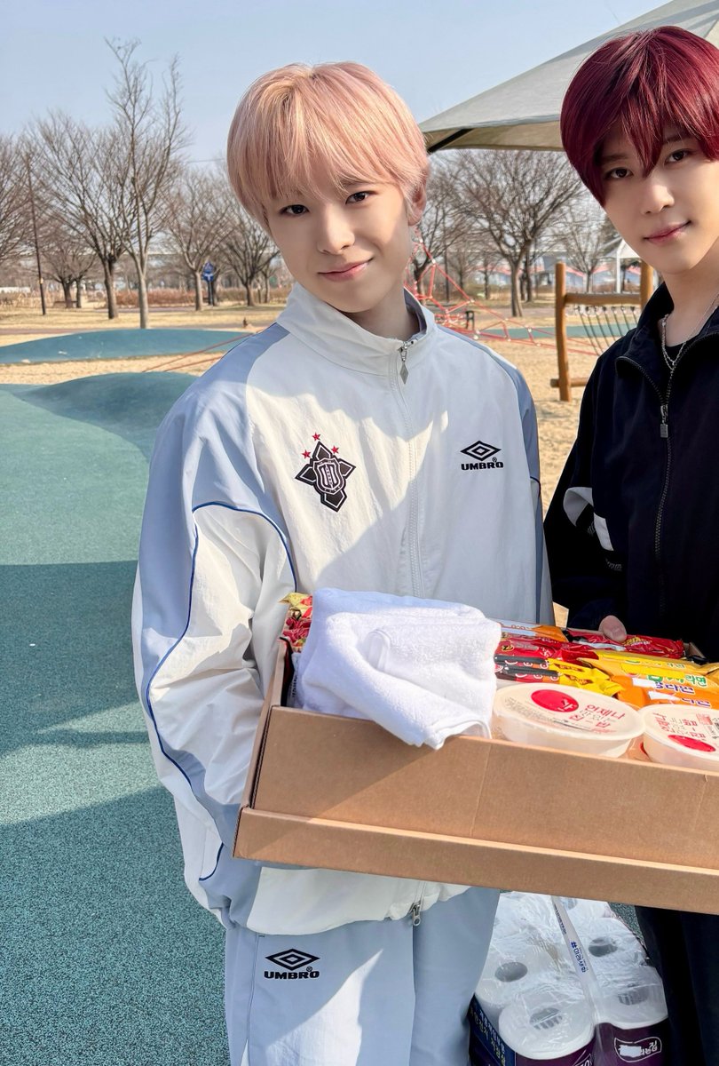 yushifashion_'s tweet photo. 260425 Mnet Choi Crew

UMBRO
🧥 HBL Neo Brit Color Block Windbreaker Jacket - Sweetcorn
₩179,000

👖 HBL Neo Brit Color Block Wide Jogger 2WAY Set-Up Pants - Blue Blizzard
₩129,000

#YUSHI #유우시 #ユウシ #勇志 #yushifashion https://t.co/XuWRFwiOmW