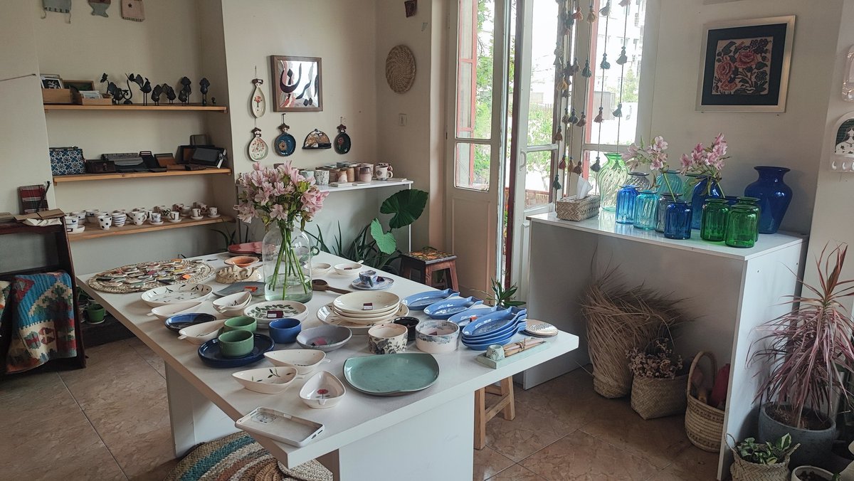 چند ماهه کار نکردیم و صدای صاحبخونه در اومده .کمک مون کنید اجاره پیشکش رو بتونیم بدیم .هر جوری که فکر می کنید کمک کنید این توییت دیده بشه .