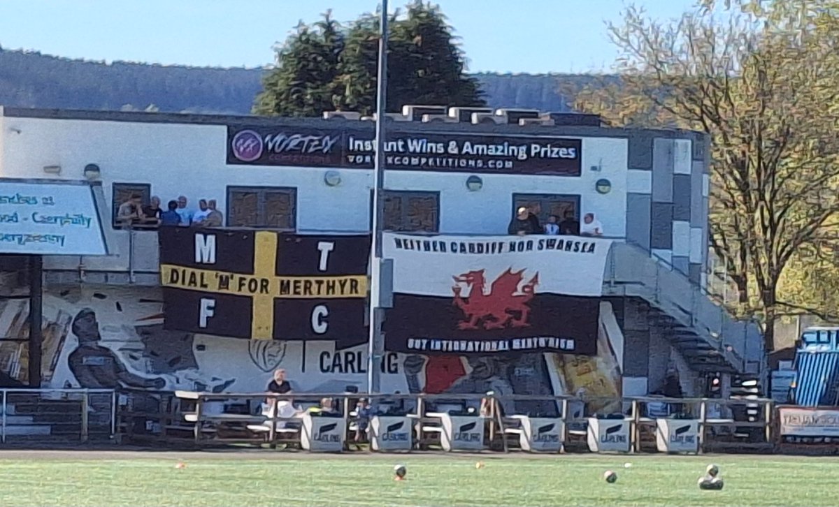 salamandereview's tweet photo. Dial M for Merthyr. Made a 'little' diversion on the way back from seeing @distantpod in Carmarthen  to Merthyr Tydfil to see the big game in the National League North - Merthyr Town vs AFC Fylde https://t.co/rejkfQ92We