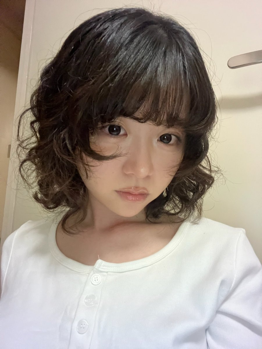 333mmul's tweet photo. パーマかけて4ヶ月が経とうとしてるのにまだくるくる https://t.co/qb8myRnSPG