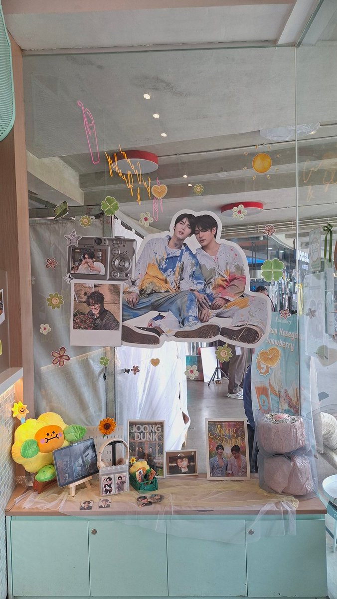 wxexnxnxy's tweet photo. Walaupun agak telat datengnya, tapi thanks banget udah ngadain event ini 🫶❣️😍

#UnderTheSameSunJD
#JOONGDUNK #CafeEventJD
@prtraya @ppumpkeen https://t.co/rktTQSMQlm
