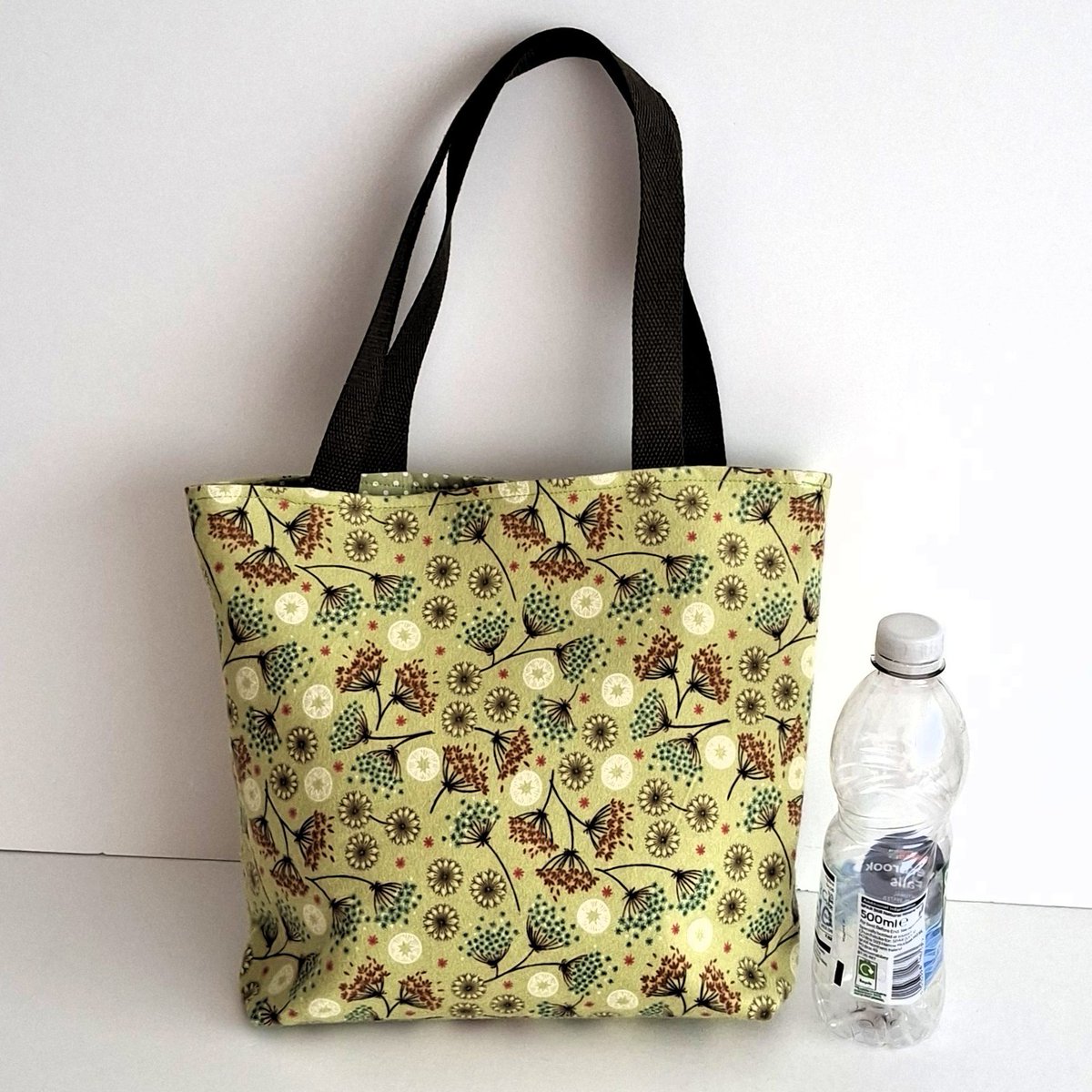 daisychcraftsuk's tweet image. daisychaincraftsukgb.etsy.com/listing/449286…
Fully lined small tote bag. Lime green foliage design cotton flannel fabric.
#totebag #tote #ukgiftam #shopindie #lunchbag #giftidea