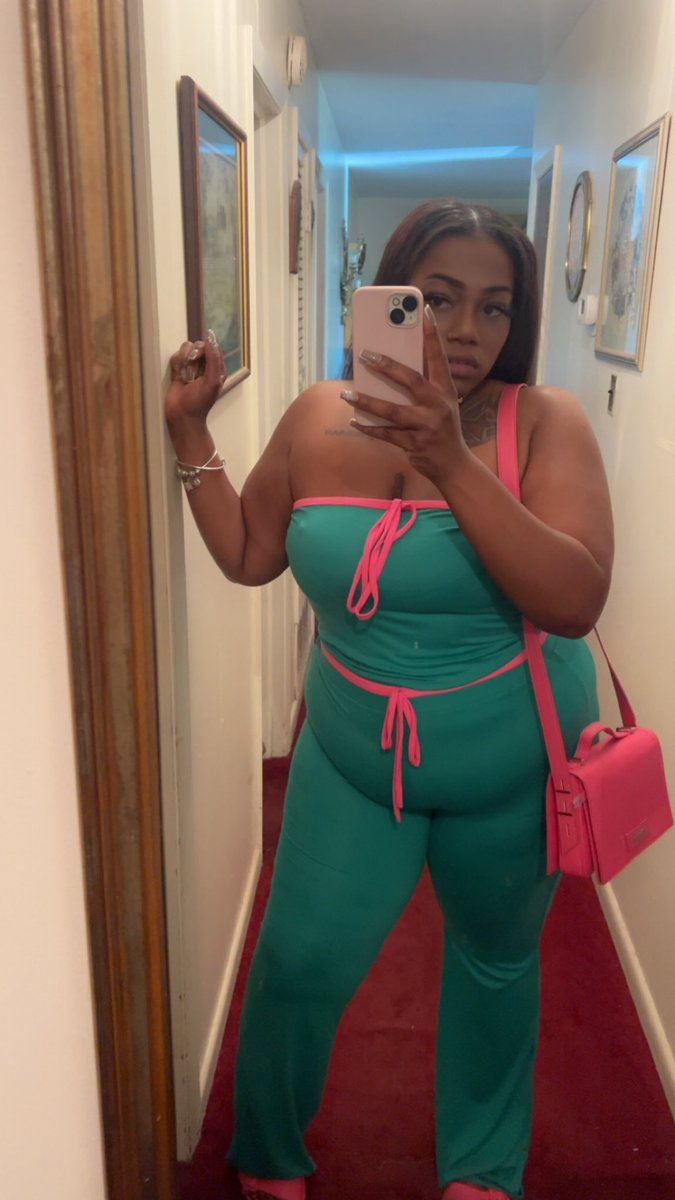 toteshertool's tweet photo. Put her on the runway.. https://t.co/Jyto6FR21p