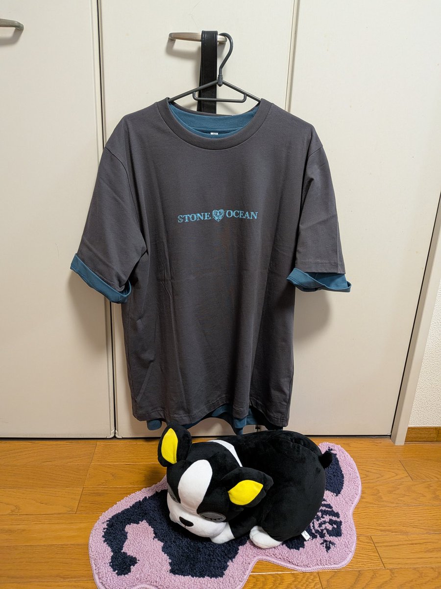tarnerstation's tweet photo. GUにジョジョT買いにいったんだけどサイズ無さすぎて震えたね

仕方ないからワンサイズ下げてレイヤードにワンサイズ大きい5分丈のドライポンチTシャツ噛ませてみた
#GUジョジョコラボ https://t.co/aCLXpiktVT