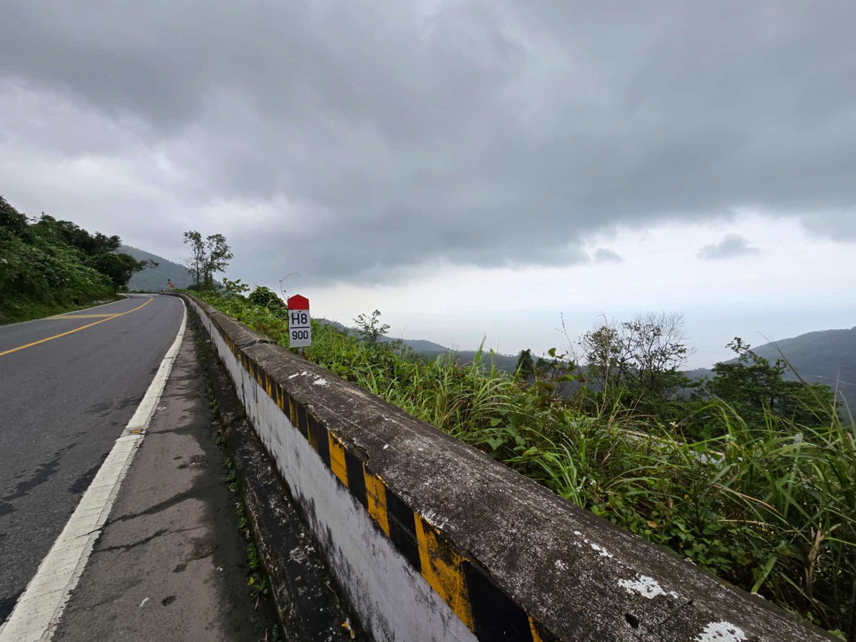 Some roads are just legendary. 🛣️✨

Vietnam never ceases to amaze.

Catch the full story of this ride here: youtu.be/BvYIdovww7g
#VisitVietnam #TravelGram #DaNang #HoiAn #RenOverSea #TravelVlog #BorderlineOdyssey