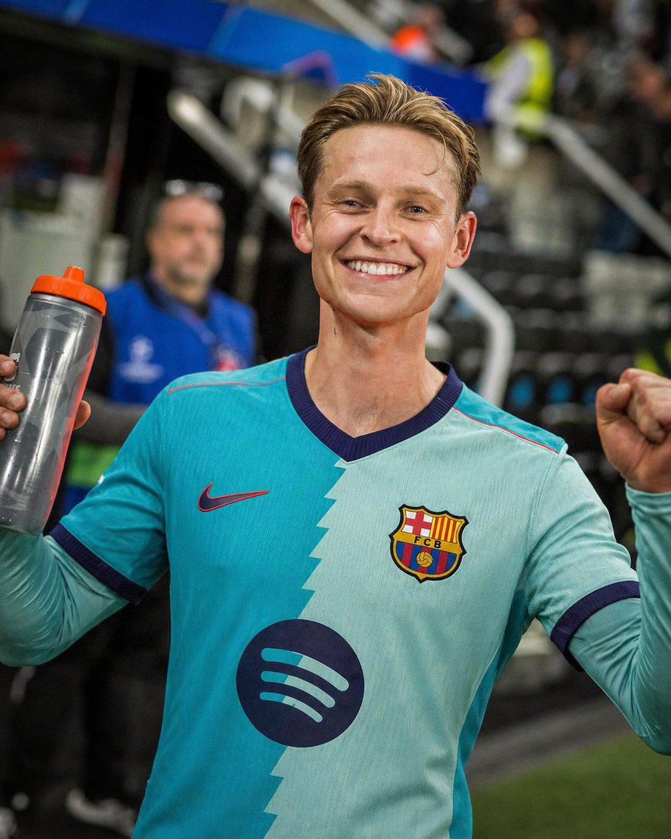 FCB World tweet media