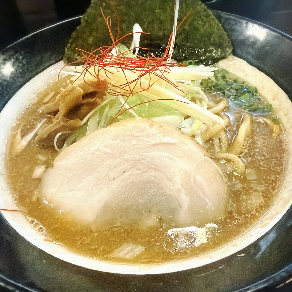 magotee18's tweet photo. 宮城県仙台市宮城野区原町1-3-21
ラーメン☆スミス☆
二ボ味噌らーめん 1100円
半チャーハン 490円
店内の香りがたまらん✨
ウメがった🍜 https://t.co/NlaDO3cqZp