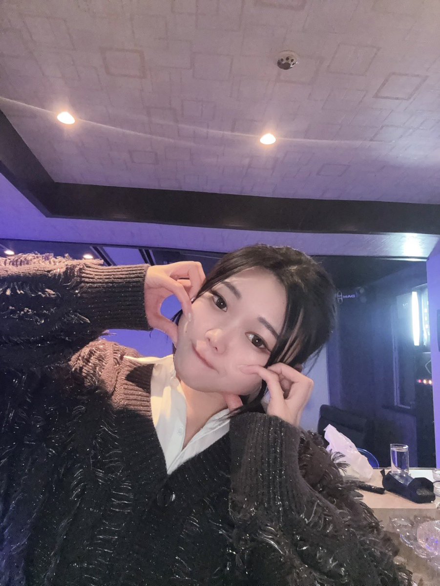 BarAries_'s tweet photo. こんばんは！あさひです！

すすきの出る方居ないですか〜❔

この前お店で暇すぎて自撮り大会してました📸
誰かほんと写真撮るの得意な方も得意じゃない方も私の事可愛く撮りに来て〜🥺

今日も21時オープンです！ https://t.co/R4kELz6dNm