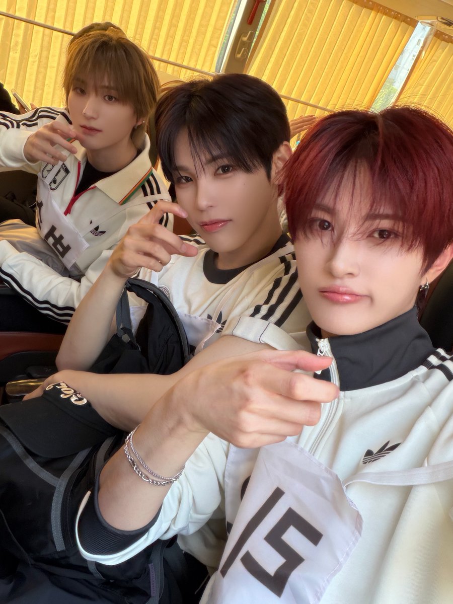 [#규민🐶] 

3주년~🎉🥳⚽️

#XODIAC #소디엑 #GYUMIN #규민 #똑똑똑_귬이등장