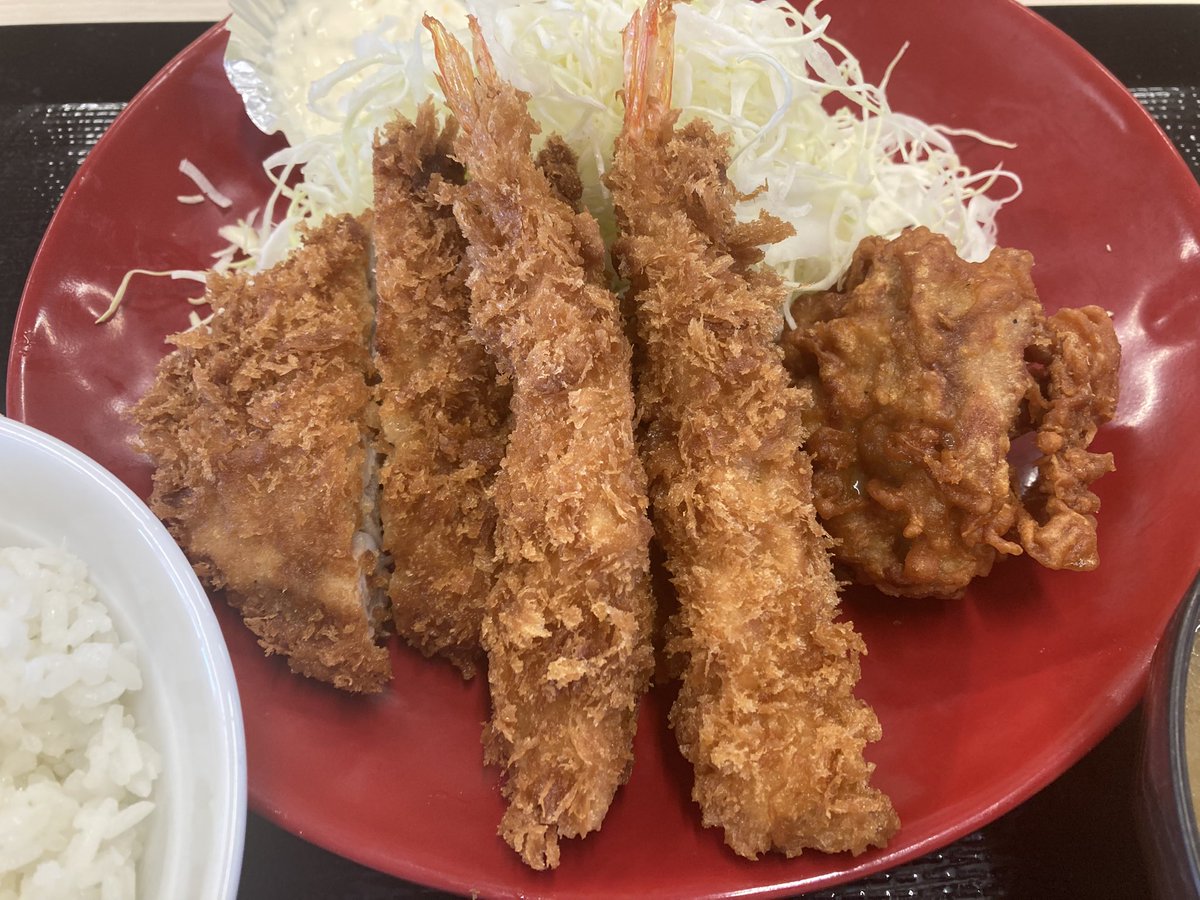 a0FRNC0ekC50303's tweet image. 本日は妻と早めの夕食にかつやへ😀
本日初めての食事でしたがボリュームたっぷりでお腹いっぱい🈵揚げたてが嬉しい！その後はDCMで2000円超のお買い物🛍️古くなってたトイレの便座関連を購入、麦茶のペットボトルは株優2000円の調整です😅どちらも株主優待使用です
 #株主優待 #アークランズ  #DCM