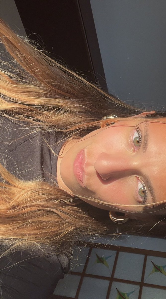 Italian Goddess tweet media