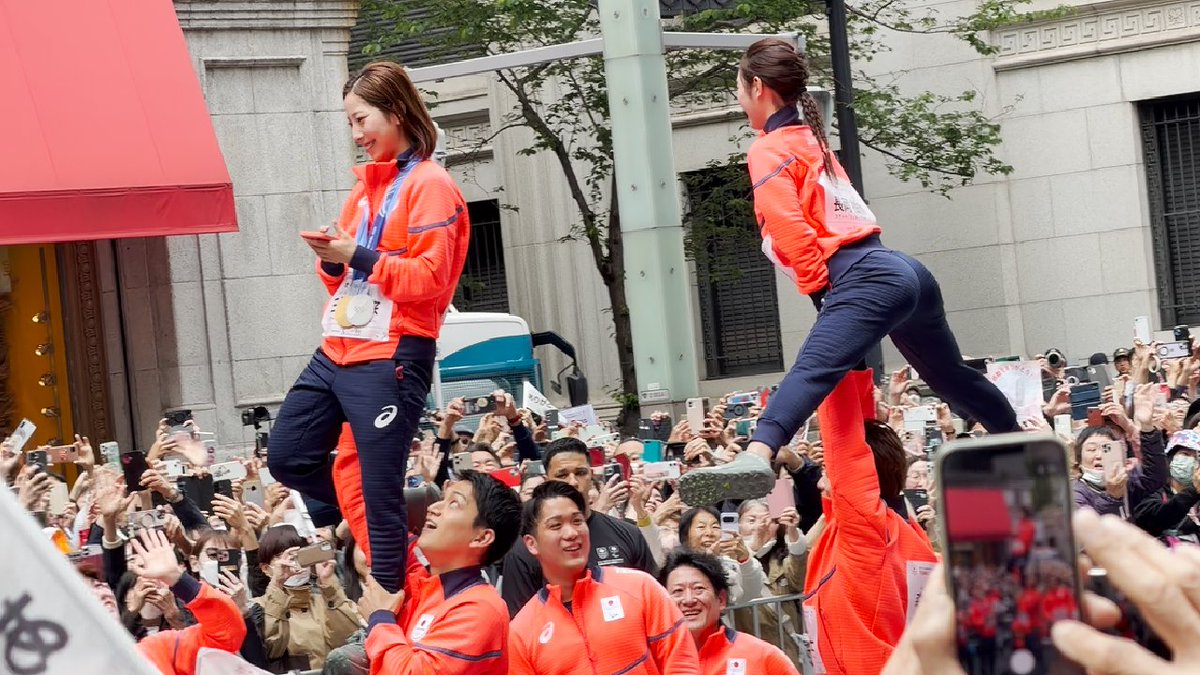 volvic2525's tweet photo. 🇯🇵 りくりゅう リフトが凄かった 【ミラノ・コルティナ 2026冬季オリンピック・パラリンピックTEAM JAPAN応援感謝パレード】日本橋 ... https://t.co/J4e1aPURGO @YouTubeより
＃TEAMJAPAN応援感謝パレード ＃りくりゅう ＃坂本花織 ＃ミラノコルティナ ＃松岡修造 https://t.co/O4eYT7aTYH