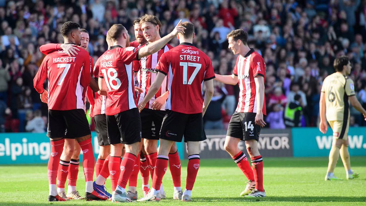 FTPlanningLtd's tweet image. Last home game @LincolnCity_FC 🔴⚪️

What an incredible season it’s been - @FTPlanningLtd are proud to be long term Gold Partners of the club on and off the pitch - with more exciting developments being planned! 👀 

Up the Imps #Champions 🏆 

#Partners #WeAreImps #LincolnCityFC