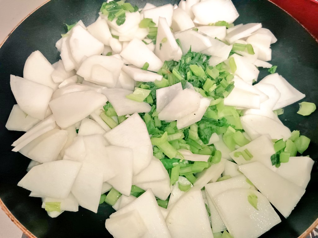 MACO73088868's tweet photo. お疲れ様です(｡･ᴗ･)_🍵
今日は 私の大好きカブが
100円だったので 炒めました！
一人で堪能するわ笑(𓂂꜆◕⩊◕꜀𓂂)
#晩御飯
#おうちご飯 https://t.co/GCvzqEVxuH