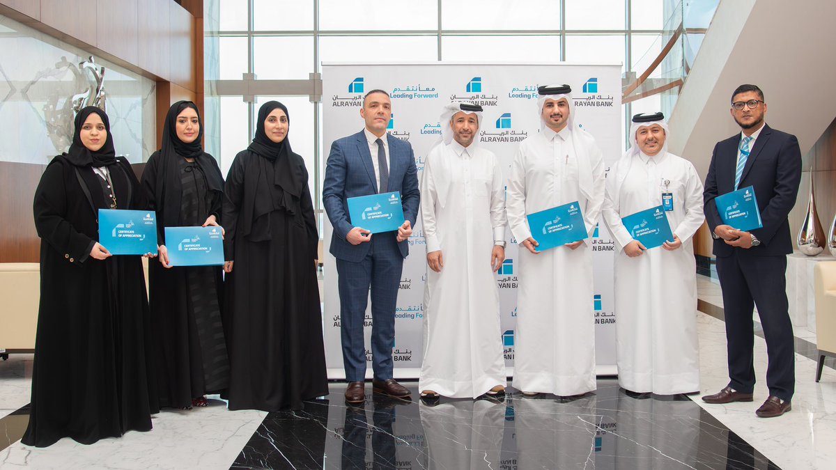 alrayanbankgrp's tweet photo. لقطات من برنامج تقدير موظفي بنك الريان، حيث تم تسليم شهادات التقدير للموظفين المتميزين عن الربع السنوي الأول من عام 2026، تقديراً لجهودهم ومساهماتهم المتميزة في دعم مسيرة البنك نحو المزيد من النجاح والتميّز

Highlights from AlRayan Bank’s Employee Recognition Program, where Certificates of Appreciation were presented to the outstanding employees of the First Quarter of 2026, in recognition of their exceptional efforts and valuable contributions in driving the bank’s continued success and excellence