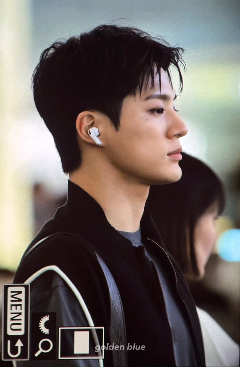 golden blue tweet media