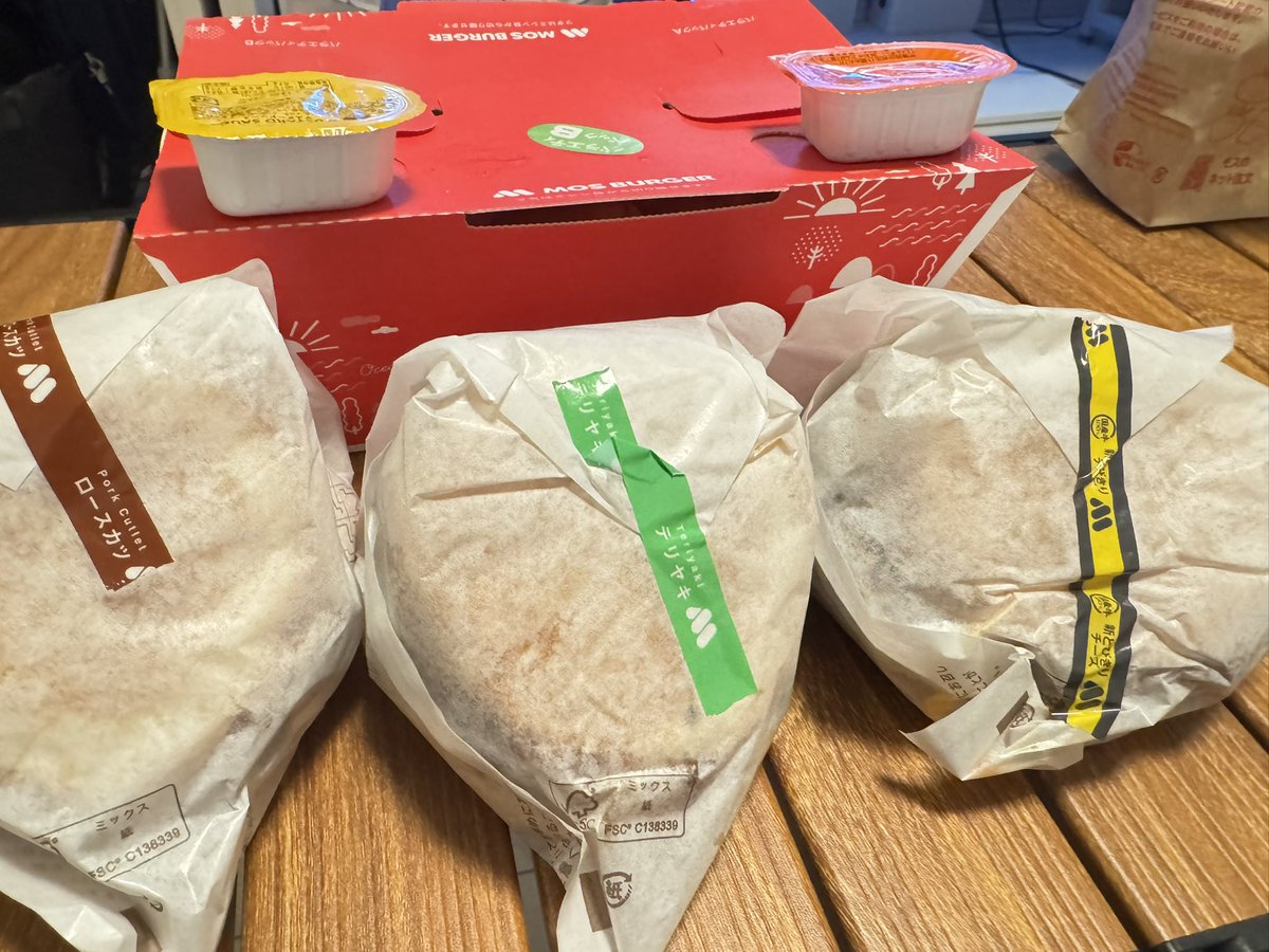 あかな tweet media