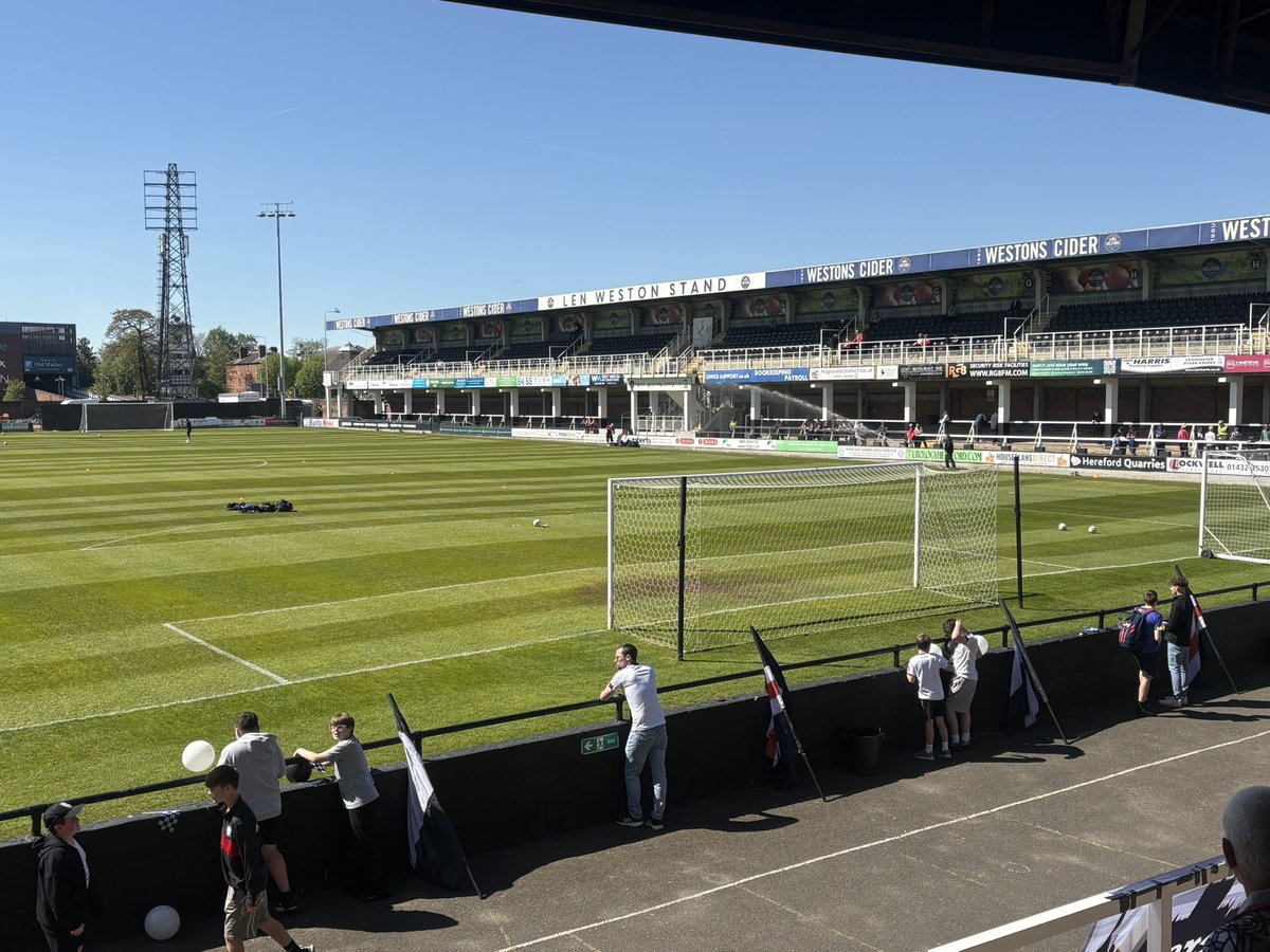 john_nufc42's tweet image. Locked in ⚽️😎

#hufc #hfc #herefordfc

@HerefordFC @hfcclubshop @HFC_Community