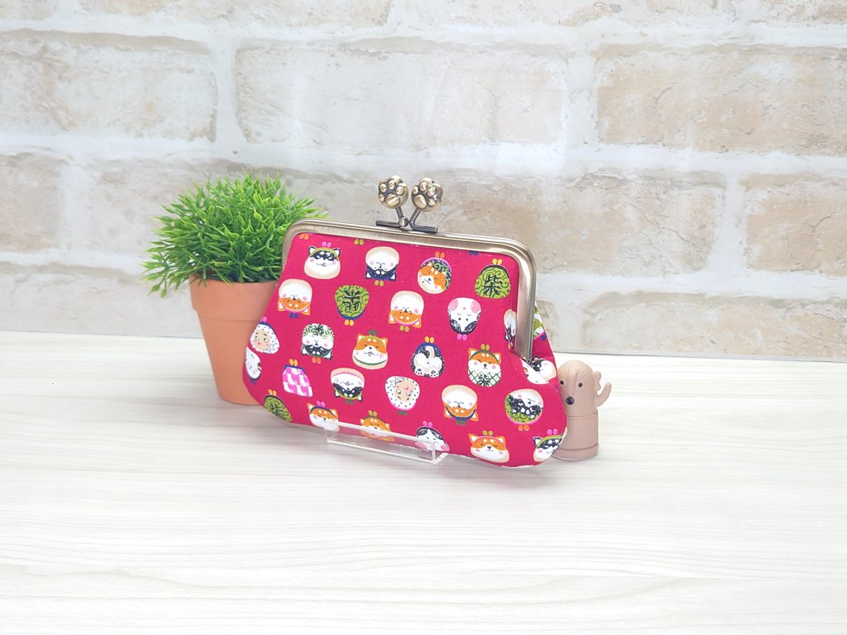 👛がま口お揃いコーデ👛

柄:柴犬わんこだ和がま口柄

同じ柄でサコッシュと親子財布、長財布があるのでお揃いにできたりします！
※セットではありません
#ハンドメイド
#がま口
#arteVarie
#アルトヴァリエ