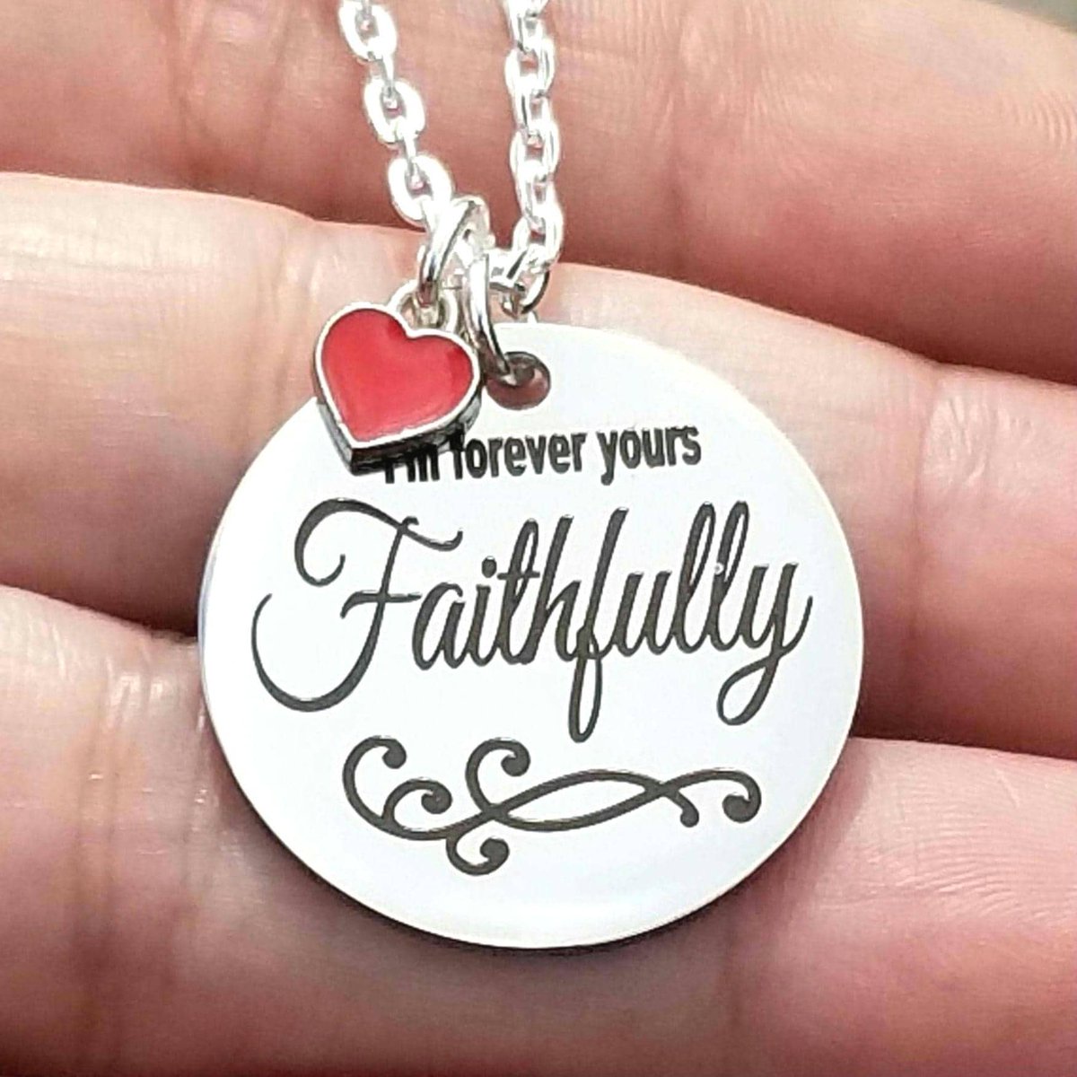 TrendingNowGift's tweet image. I'm Forever yours Faithfully Necklace #jewelry #necklace #silvernecklace #handmadenecklace #Giftforher #etsy #handmadejewelry #mothersdaygifts
#mothersday #StevePerry #begoodtoyourself 

simplychicbyangela.etsy.com/listing/439535…