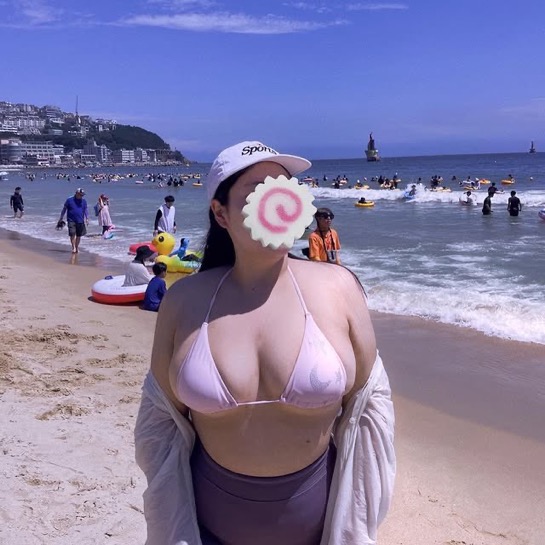 hswn82398704's tweet photo. デブのビキニて需要ある？笑 https://t.co/QA72RIHG6u