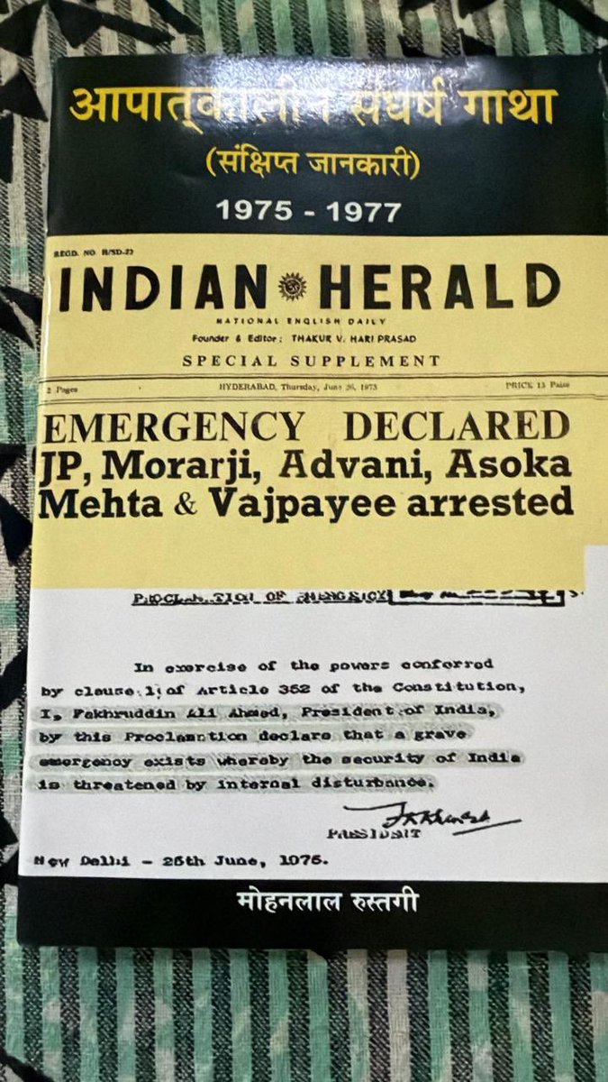 ये अत्यंत चिंता का विषय है कि RSS के इशारे पर प्रदेश के सरकारी स्कूलों में शिक्षकों एवं बच्चों के 'ब्रेनवाश' करने के षड्यंत्रकारी अभियान चलाए जा रहे हैं।

भाजपा सरकार एक तरफ आज़ादी के बाद स्वर्णिम भारत, स्वतंत्रता आंदोलन, शौर्य परम्परा एवं राजस्थान के गौरवमयी इतिहास से जुड़ी