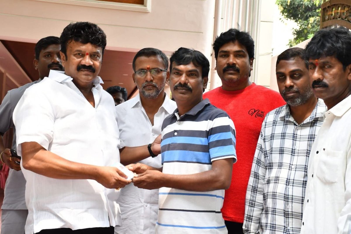 YadavTalasani's tweet image. Distributed welfare ID cards to building construction workers at the camp office.
#Welfare #Workers #Hyderabad #PublicService