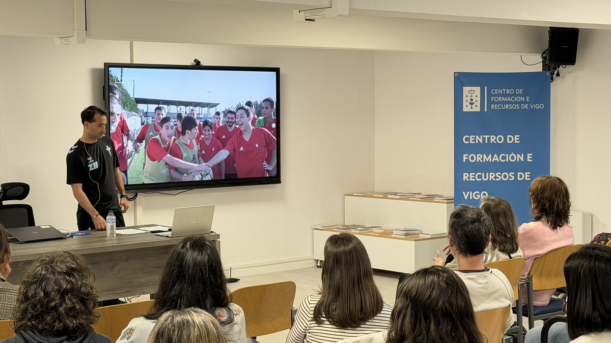 CFRdeVigo's tweet photo. V2502010 - Detección de barreiras e estratexias para a inclusión educativa. Colaboración escola e familia. Continuamos a xornada con Eric Pérez Nieto, coordinador de @CeltaIntegra https://t.co/jOrtE7Ckyz