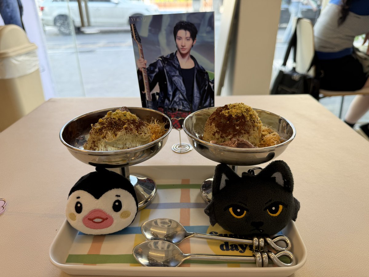chima_forYU's tweet photo. 行ってきました🐈‍⬛かっこいいユウに囲まれて幸せでした〜ありがとうございました✨ドバイチョコジェラートおいしかったです
#トミヤストリート21号 
#TomiyasuStreetNo21 https://t.co/aGMBVNyrD6