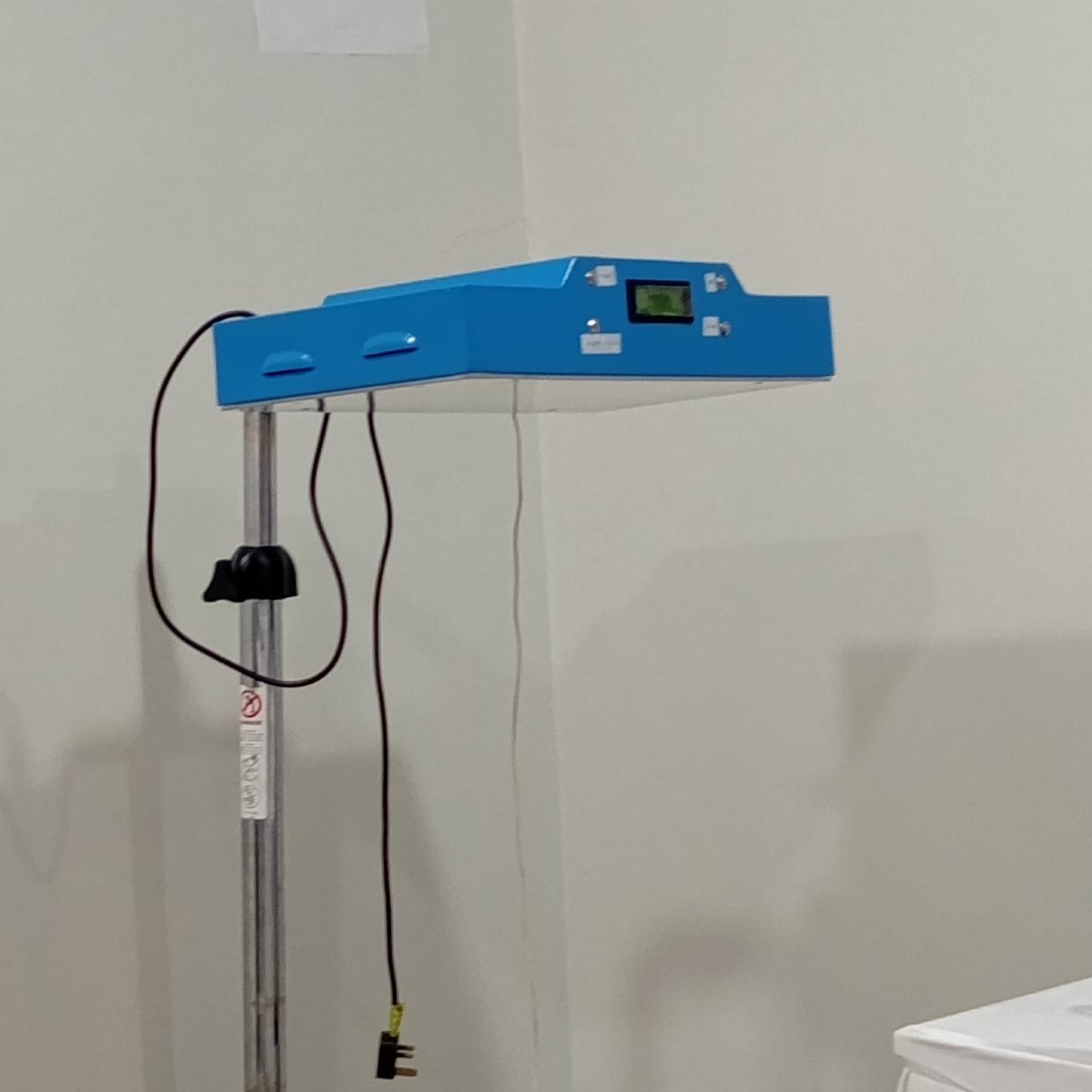 ProfIrimu's tweet image. A proud moment unveiling a Proudly Kenyan Newborn Phototherapy Machine 🇰🇪
Locally developed, efficient, easy use, available spare parts &amp;amp; costs 25% of imported devices.
Led by Prof. Eng George Kamucha (technical), Prof. Grace Irimu (clinical).
KEBS approved, clinical trials next.