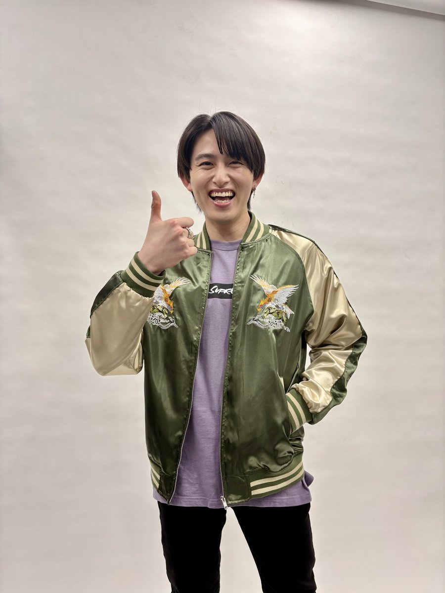 【登場人物紹介🕺】
#ナミヤ雑貨店の奇蹟 のパンフレット撮影オフショットと共に、キャストの皆様が演じる登場人物を紹介します。
初回は #葉山侑樹 さん
演じるのは【桐生敦也】
児童養護施設「丸光園」で育った3人組のリーダー的存在。同じ施設で育った翔太、幸平と「ナミヤ雑貨店」に忍び込む。