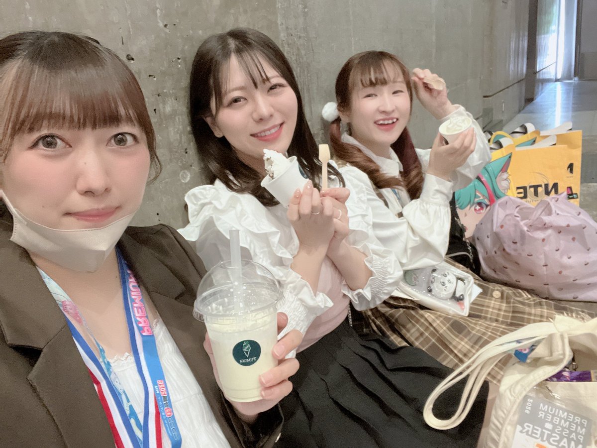 __chashi's tweet photo. 1日目お疲れ様でした！
美味しいものたくさん食べた
写真は全部ごにに撮らせた😀

久しぶりだったのにみんな覚えていてくれてたくさん声かけてくれて嬉しかったよ〜〜〜😭💗

#ニコニコ超会議2026 https://t.co/zEFKd8lBTN
