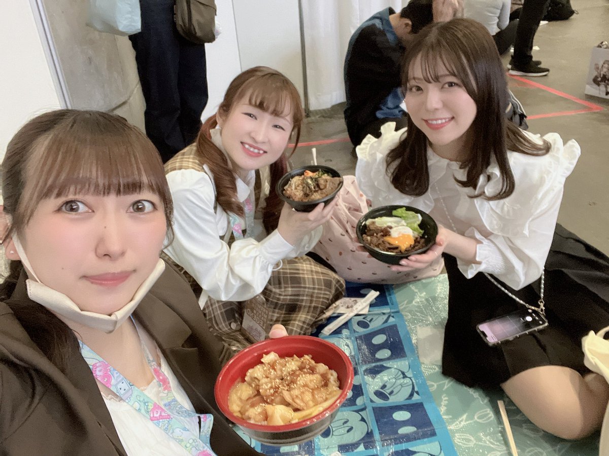 __chashi's tweet photo. 1日目お疲れ様でした！
美味しいものたくさん食べた
写真は全部ごにに撮らせた😀

久しぶりだったのにみんな覚えていてくれてたくさん声かけてくれて嬉しかったよ〜〜〜😭💗

#ニコニコ超会議2026 https://t.co/zEFKd8lBTN