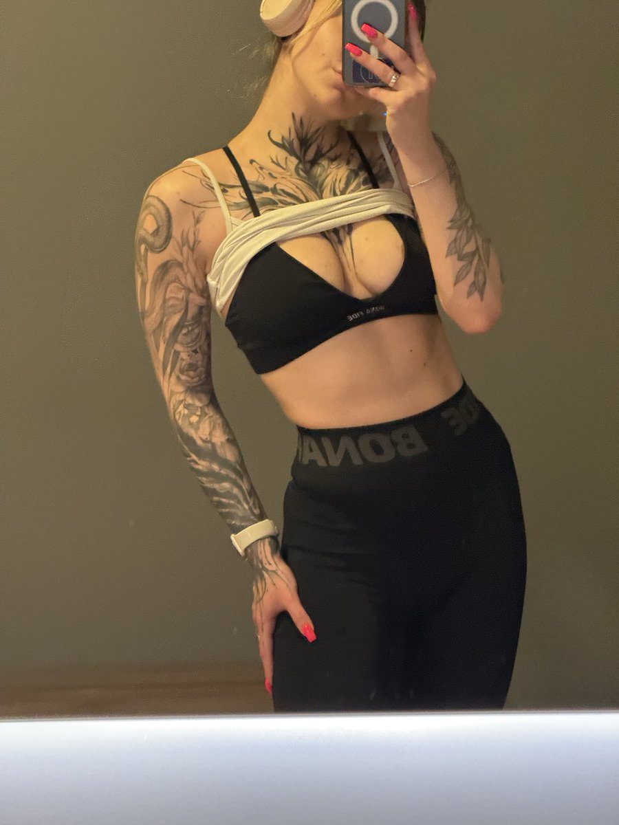 EleyShi's tweet photo. @sophieraiin @grok keep it fit… makes the curves hit harder 🖤 https://t.co/EBbMjwUiB1