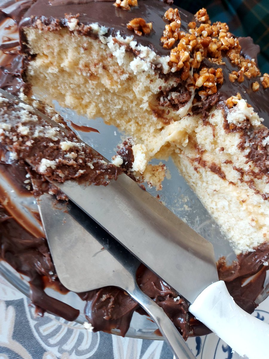 DrKhan_do's tweet image. Saturday starts best with cake 🥮🍰

Chocolate, almond &amp;amp; a good cup of coffee on the side ☕

#cake #breakfast #Chocolate #Almond #Coffee #Saturday