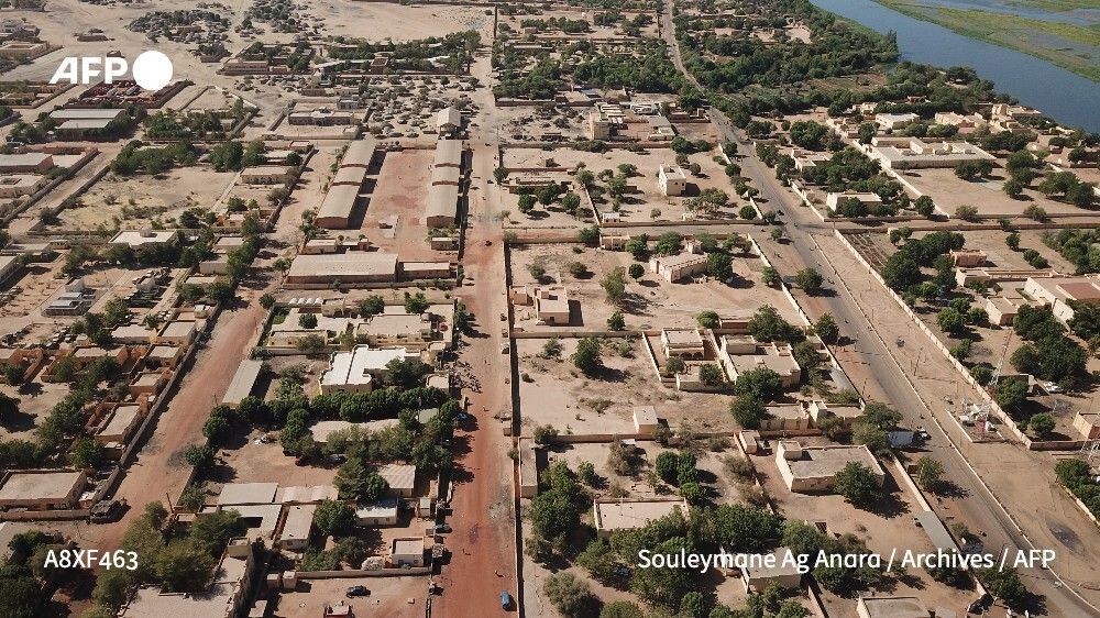 afpfr's tweet photo. 🇲🇱 Des combats étaient en cours samedi à la périphérie de la capitale malienne Bamako et dans plusieurs localités dans l'intérieur du pays entre militaires et "groupes terroristes" ayant attaqué notamment des casernes, a annoncé l'armée malienne dans un communiqué. https://t.co/NppgbtytaQ