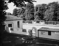 SolihullUpdates's tweet image. #MalvernPark Lido was open to the public between 1954 - 1982. The Lido in #Solihull was purchased by the council in 1954 - it had previously been in use as a privately-owned open air swimming pool since around 1944. m.facebook.com/story.php?stor…